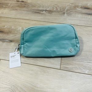 Lulu everywhere belt bag 1L